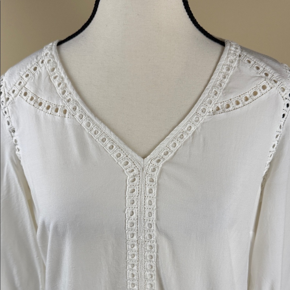 Reitmans Peasant Blouse Off-White Cream V-Neck 3/4 Sleeve Eyelet Trim Size Small - Picture 4 of 14